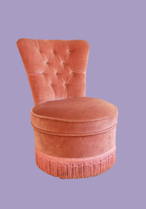 location-faiteuil-crapaud-vintage-rose-franges-velours-ancien-design-assise-lyon