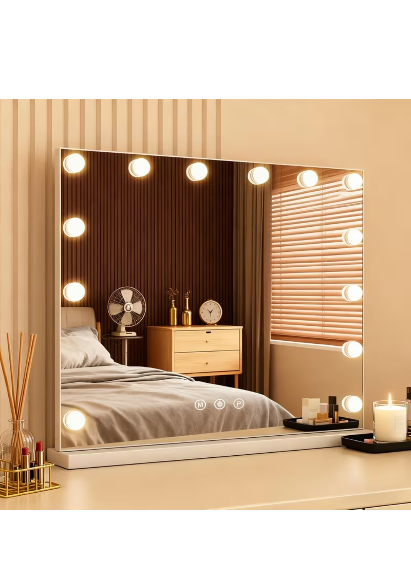Miroir de maquillage sur table