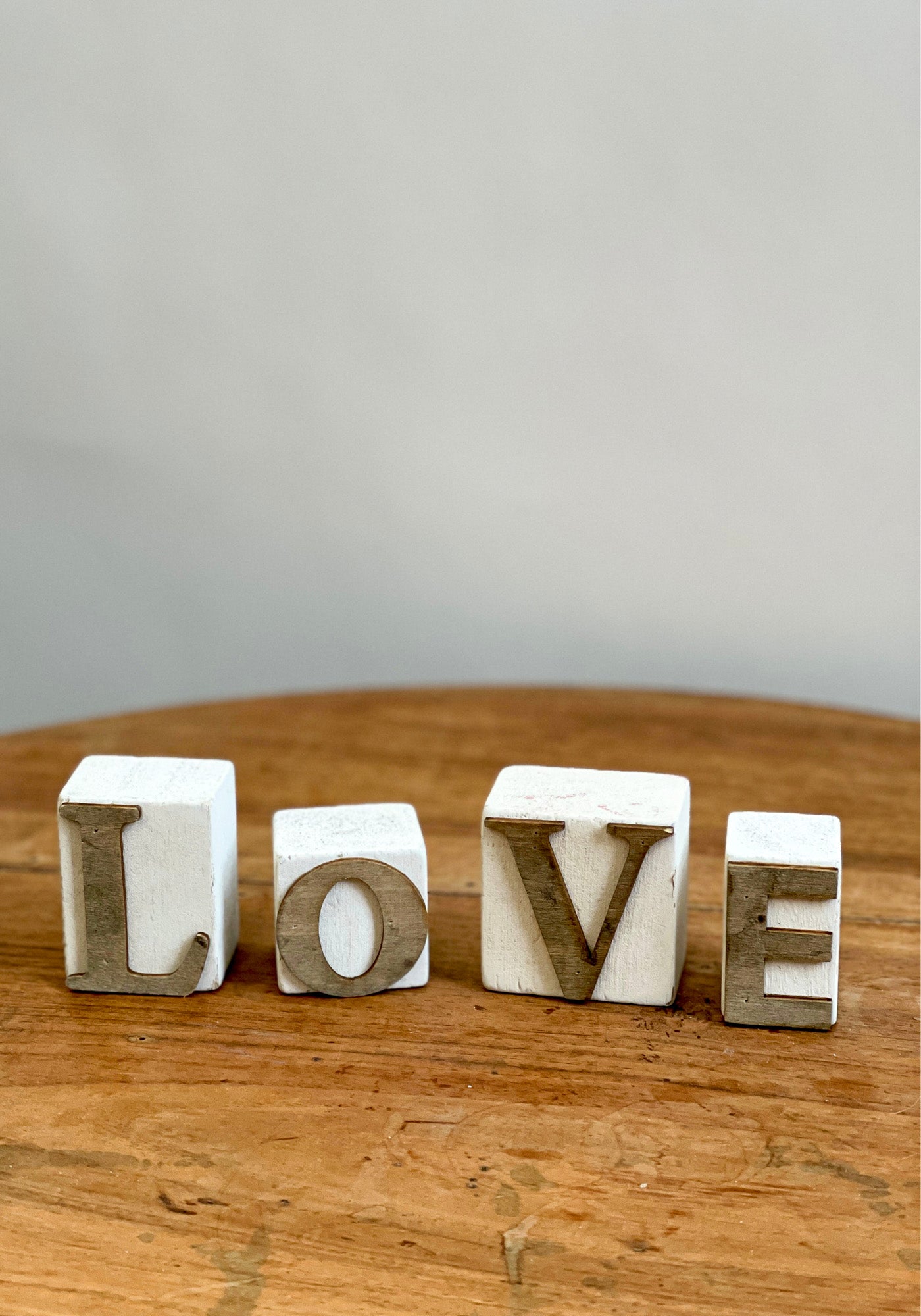 Cubes Love en bois blanc