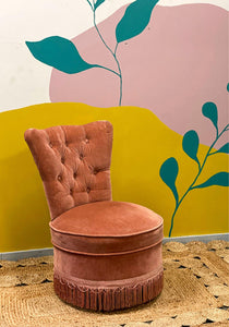 Fauteuil vintage en velours rose avec franges - Les locations du Tandem